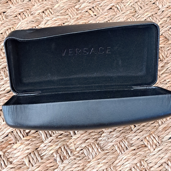 Burberry Sunglasses with Versace Case B-4074 3169/87 Black-Gray 58-15-130 - Picture 13 of 14